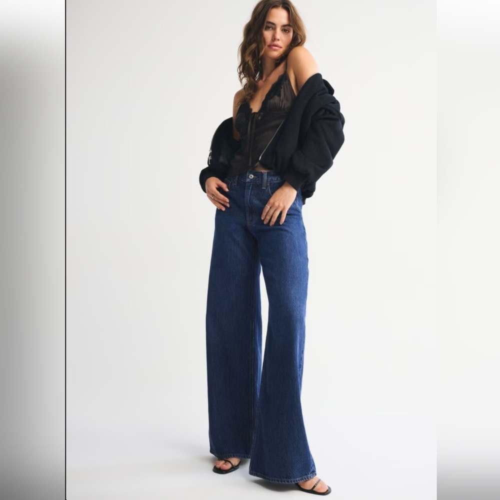 Abercrombie High rise Wide Leg Jean